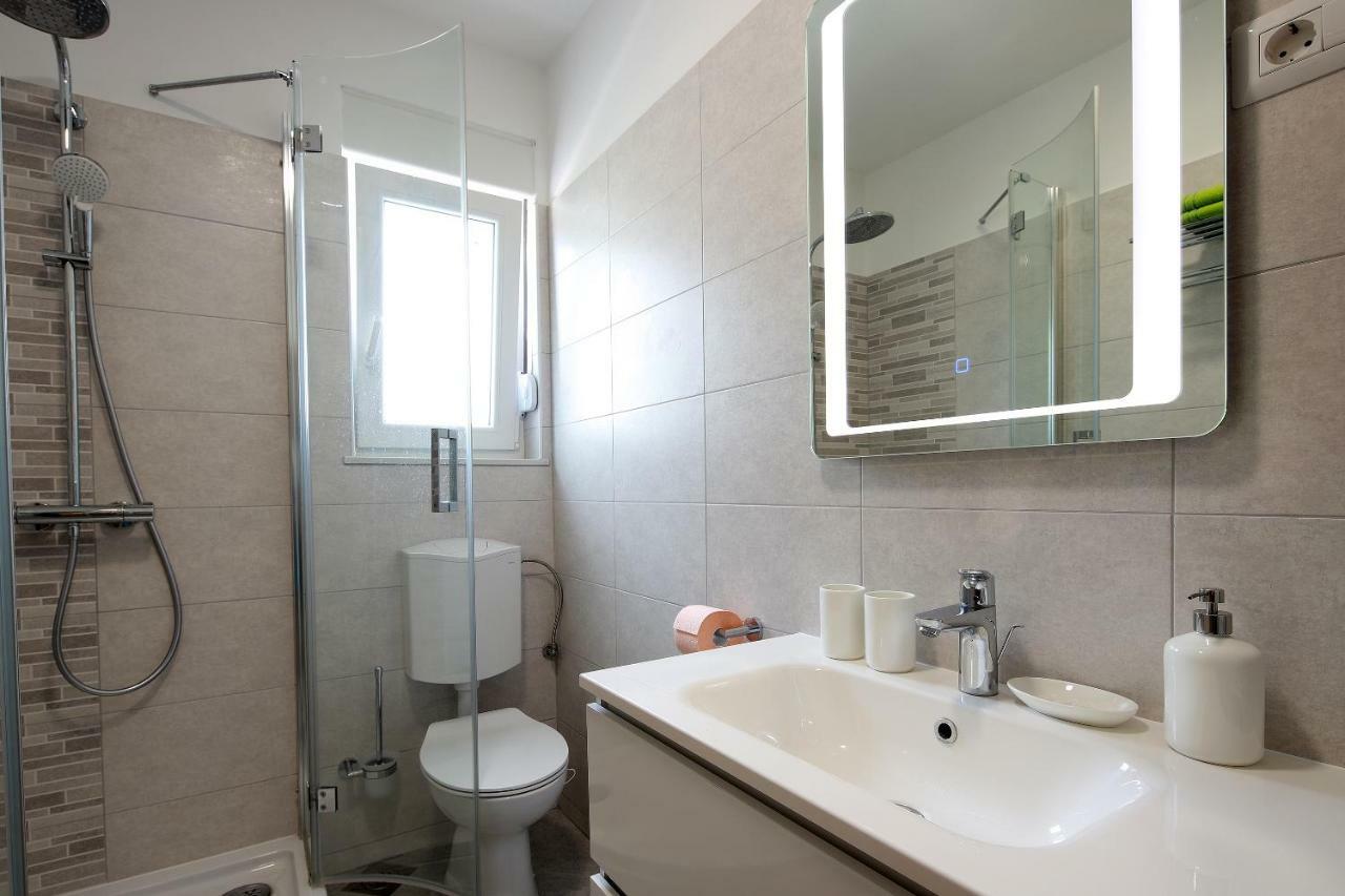 Apartmani Judita Pinezići Exterior foto