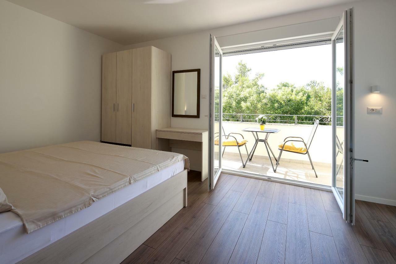 Apartmani Judita Pinezići Exterior foto