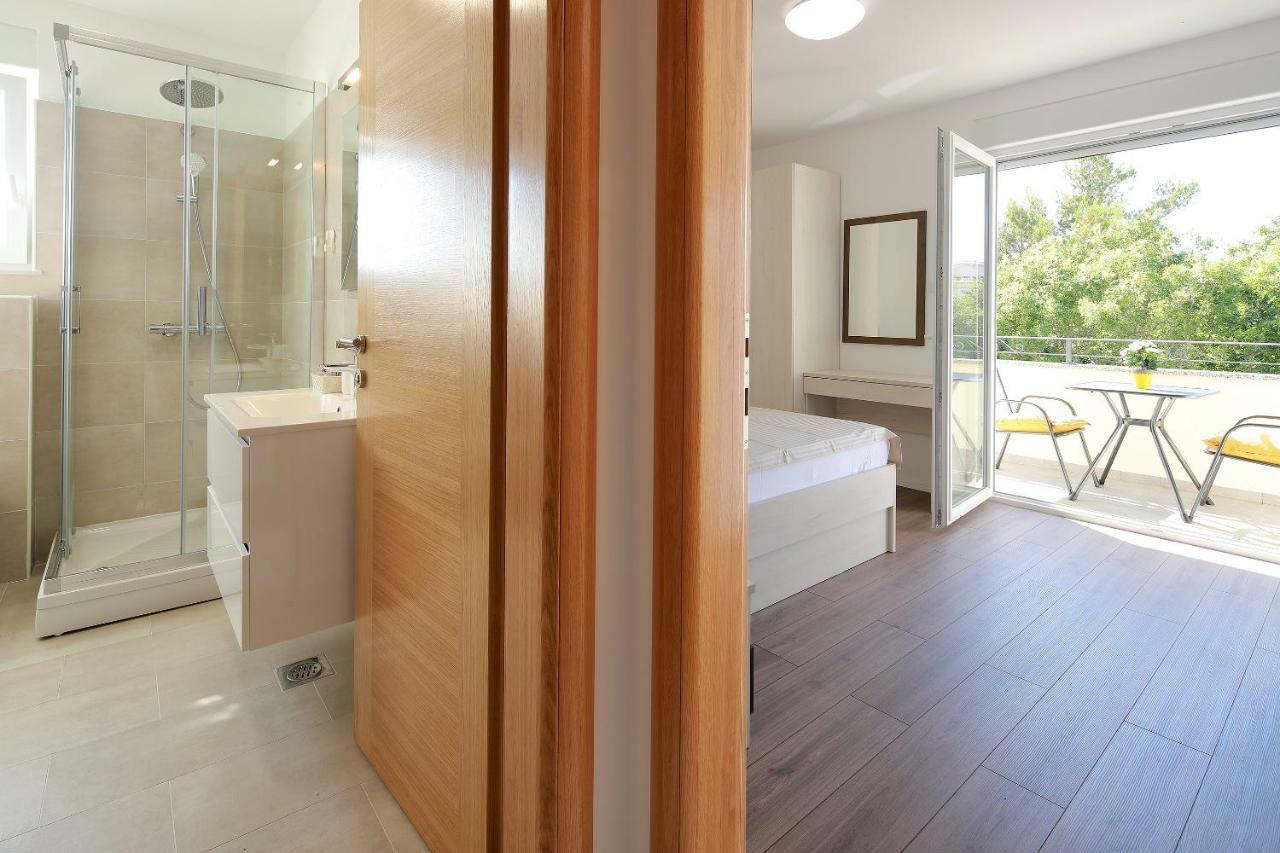 Apartmani Judita Pinezići Exterior foto