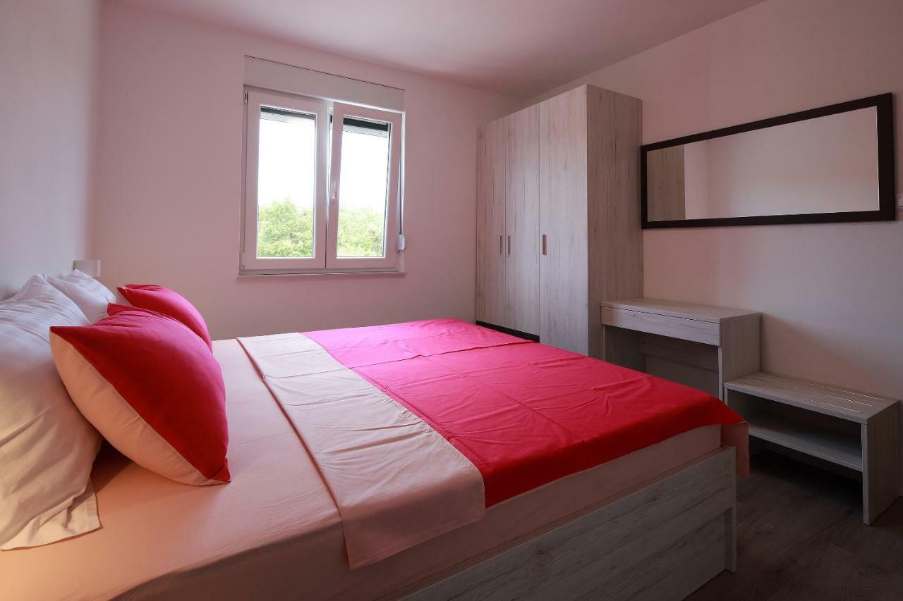 Apartmani Judita Pinezići Exterior foto