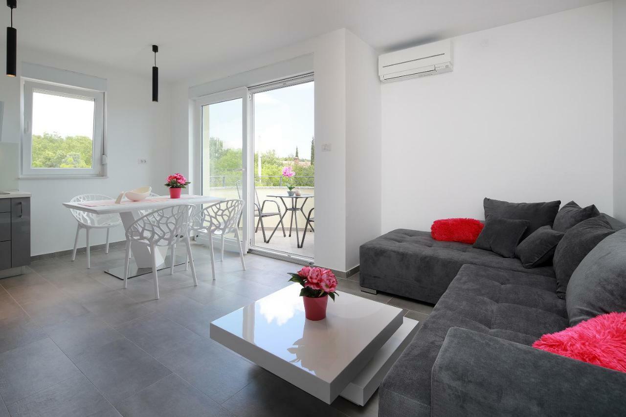 Apartmani Judita Pinezići Exterior foto