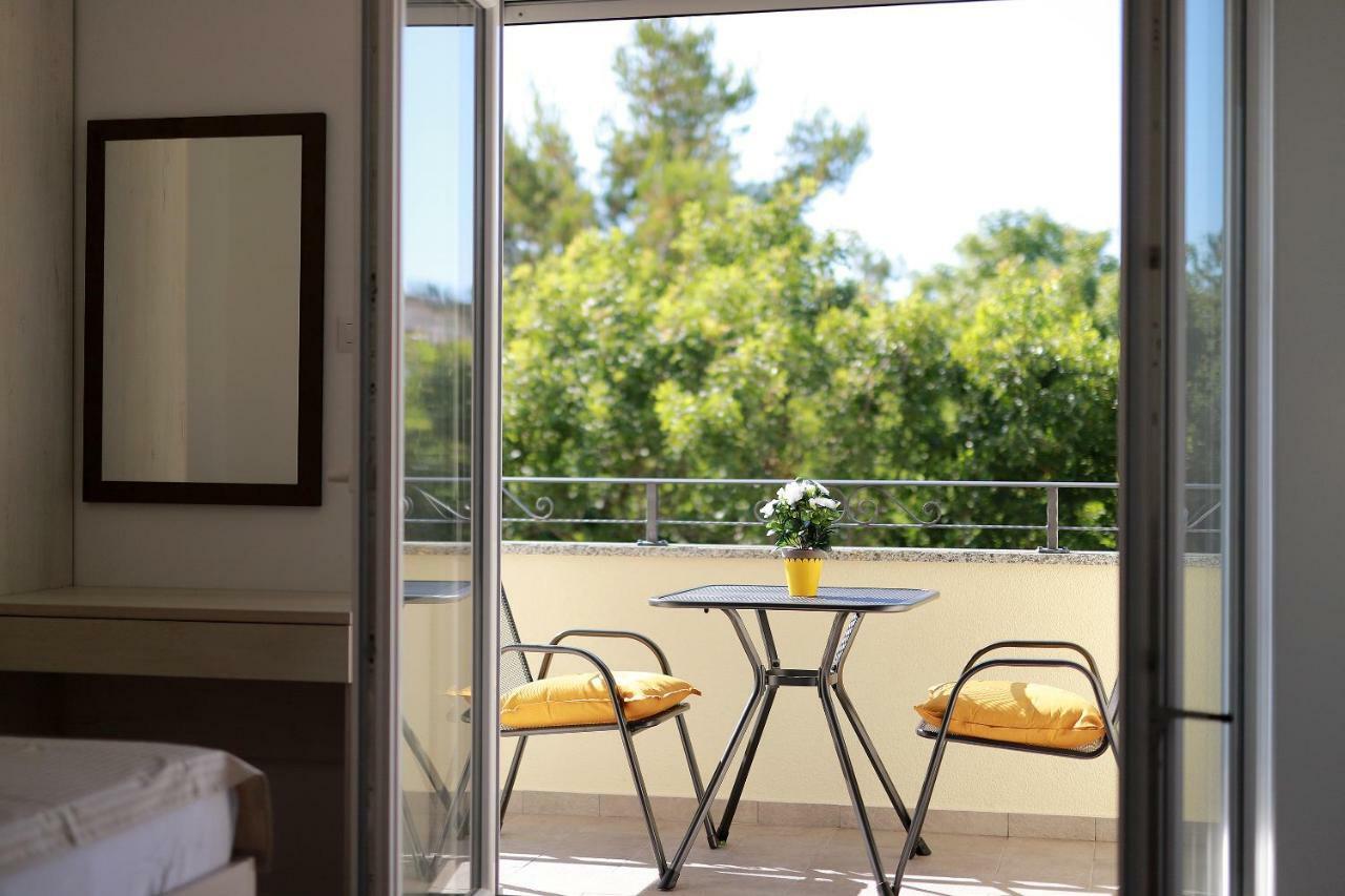 Apartmani Judita Pinezići Exterior foto