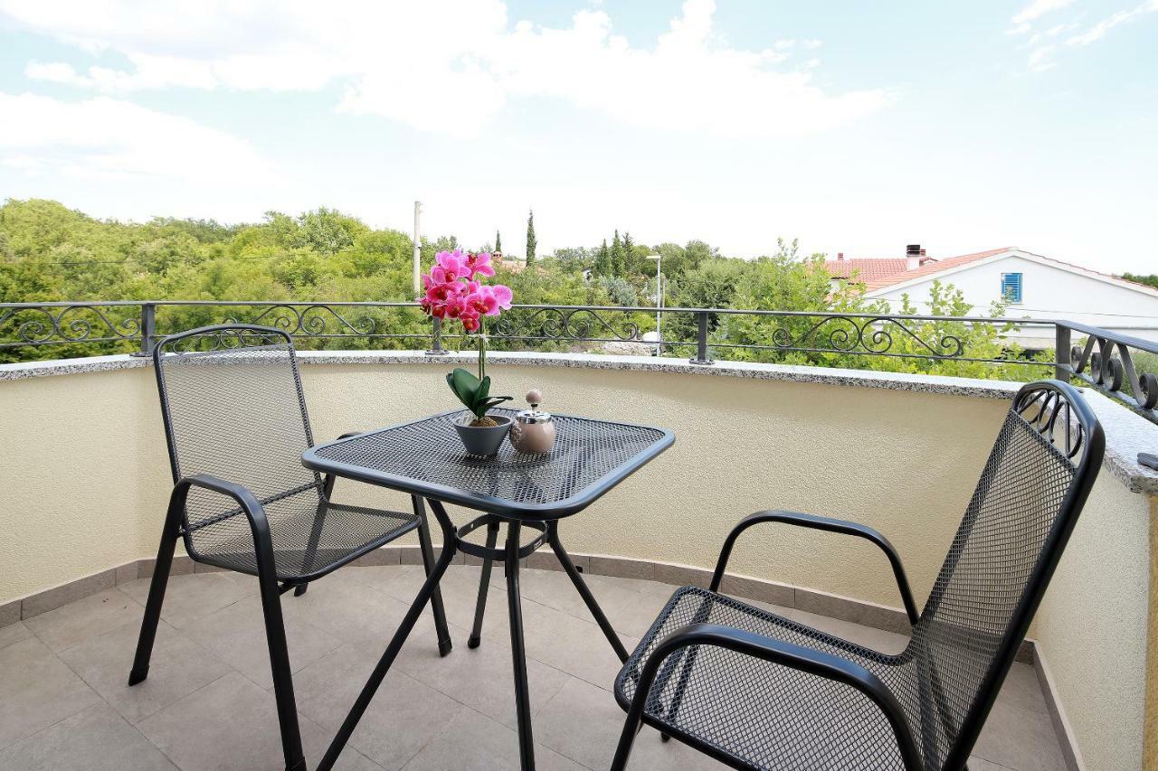 Apartmani Judita Pinezići Exterior foto