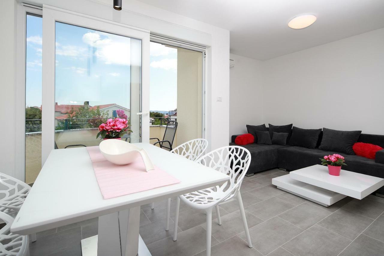 Apartmani Judita Pinezići Exterior foto
