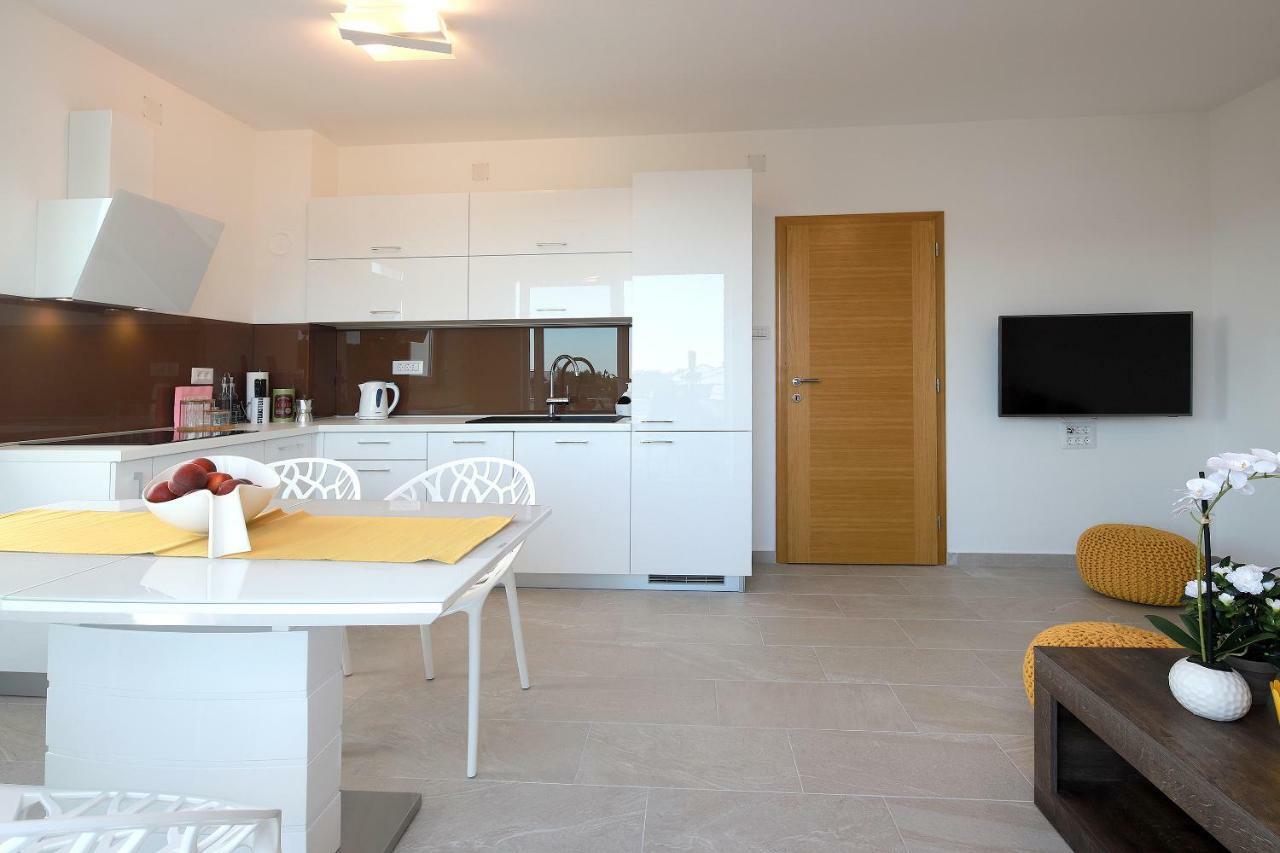Apartmani Judita Pinezići Exterior foto