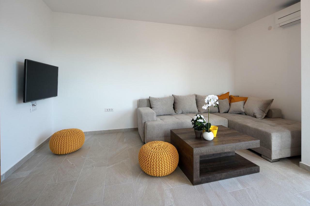 Apartmani Judita Pinezići Exterior foto
