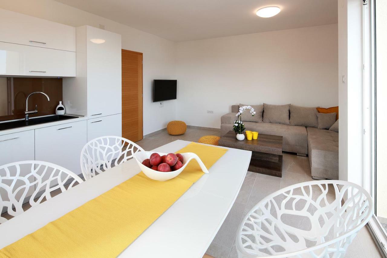 Apartmani Judita Pinezići Exterior foto