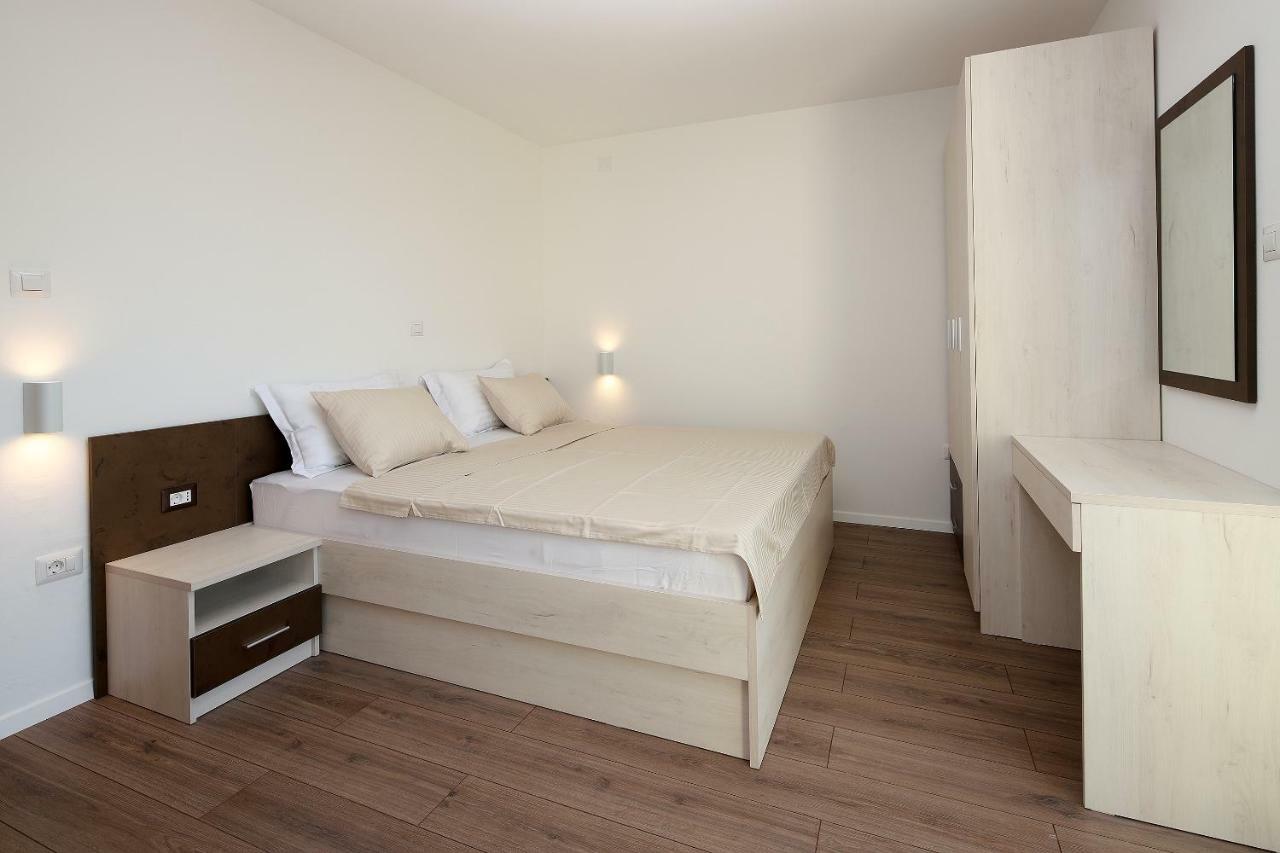 Apartmani Judita Pinezići Exterior foto