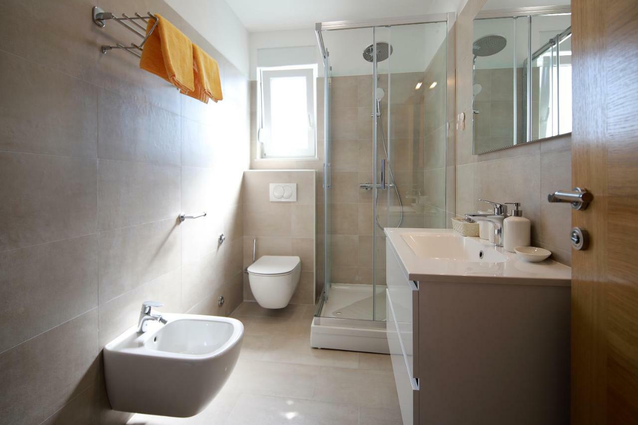Apartmani Judita Pinezići Exterior foto
