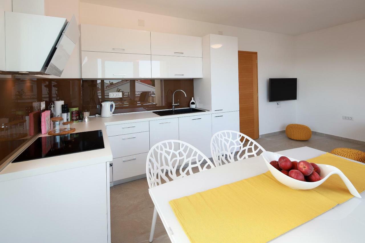 Apartmani Judita Pinezići Exterior foto