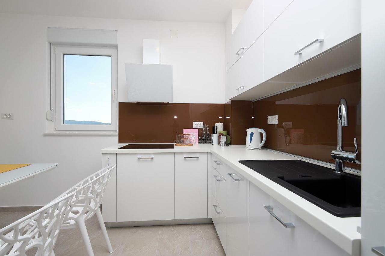 Apartmani Judita Pinezići Exterior foto